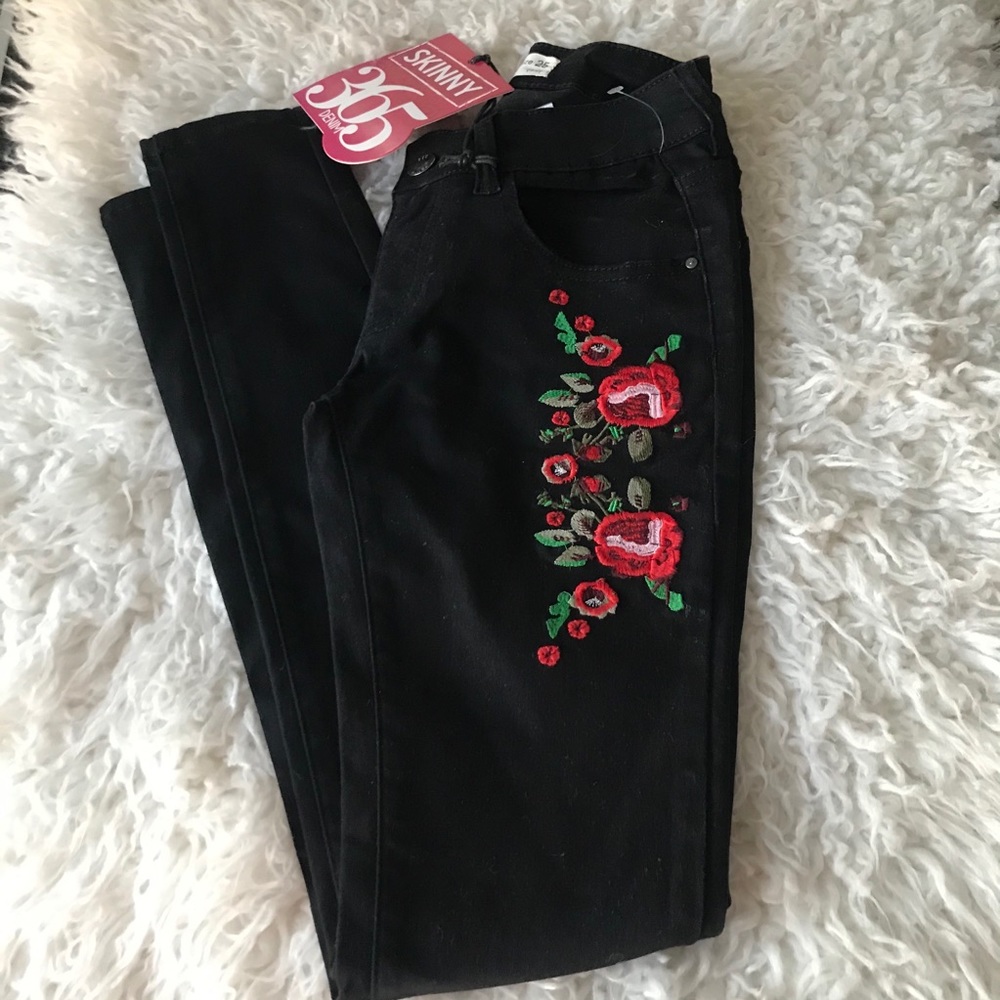 NWT 365 Denim skinny Jeans